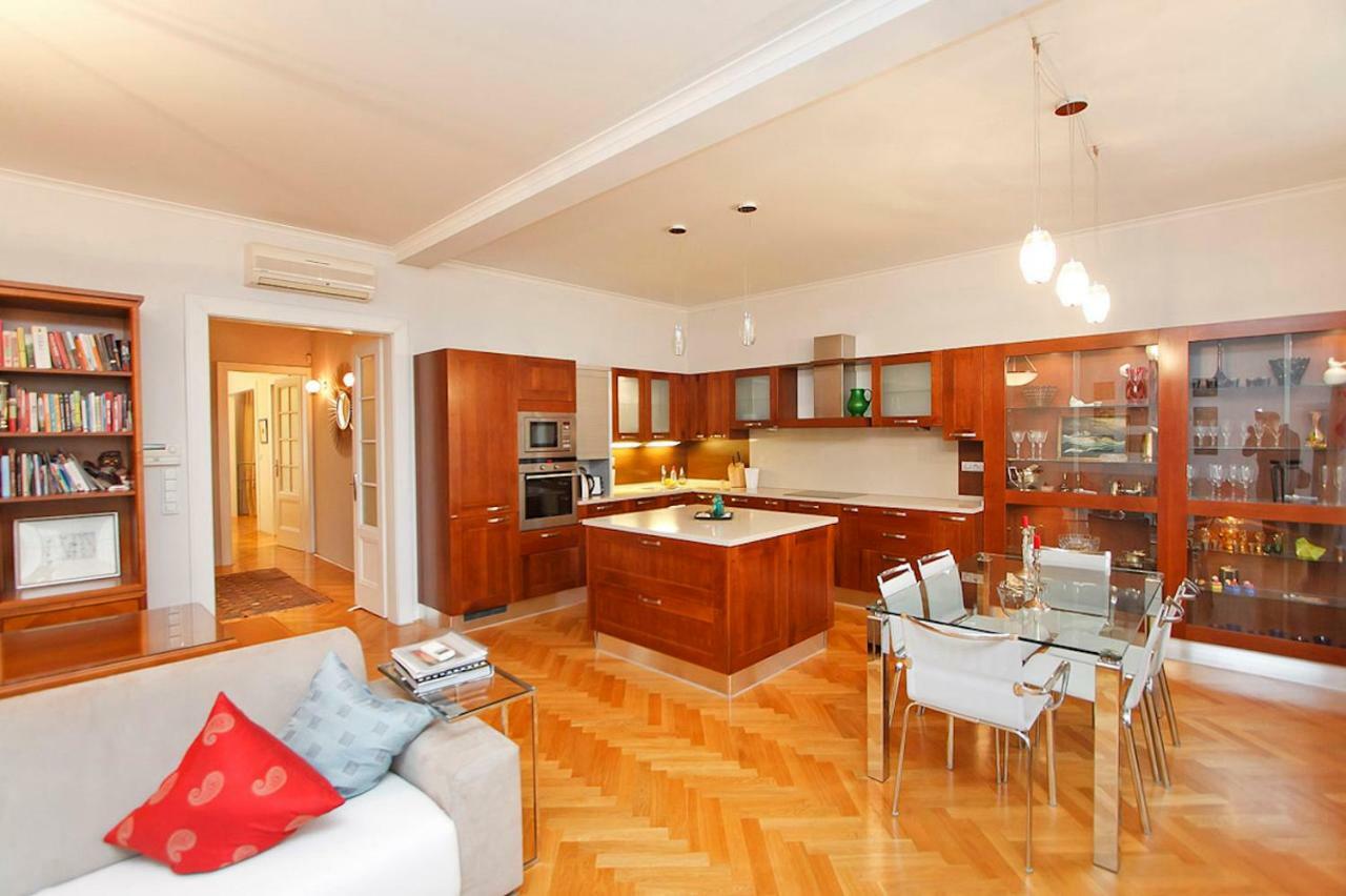 Spacious Elegance In The Heart Of Old Town Praga Esterno foto